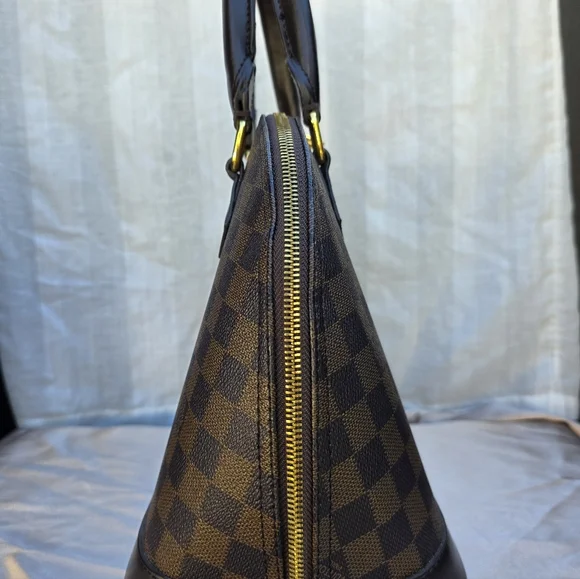 Elegant Brown Checkered Handbag - Picture 3 of 9